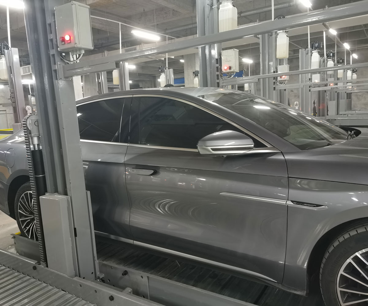 師宗酒店停車庫